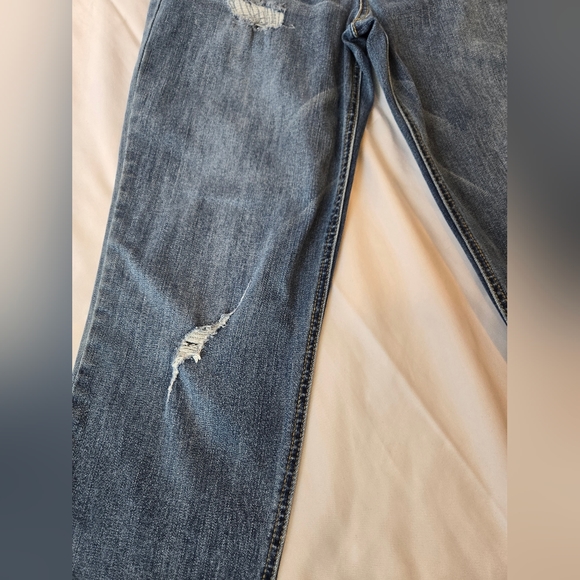 3/$25 Democracy Embroidered Distressed Slim Straight Flood Jeans Size 8 - Picture 5 of 8